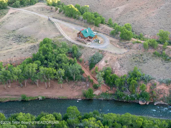 581 E Fork Rd, Dubois, WY 82513