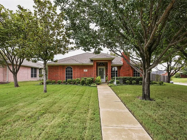 1309 Aspen Ln — Photo 1