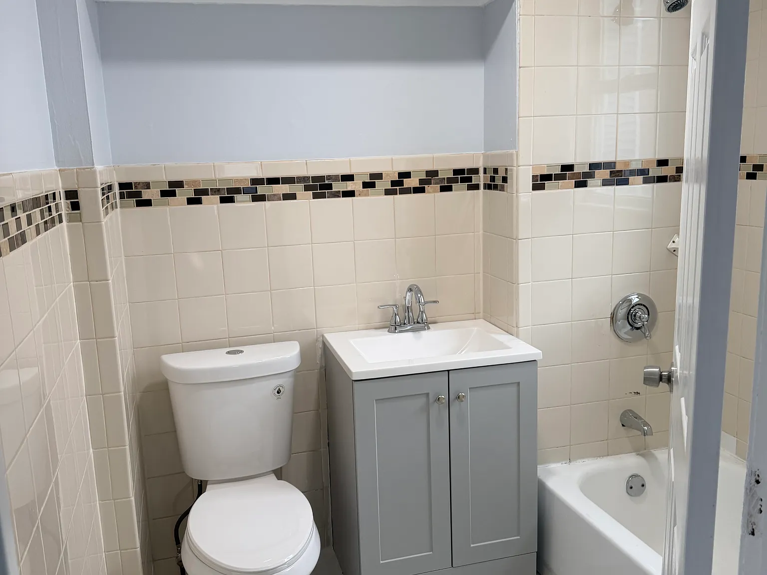 3 bed, 1300 sqft, $2,600 — Photo 3