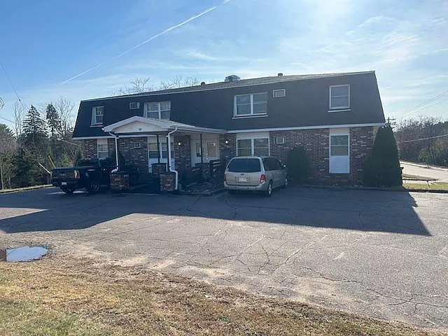 101 E Maple St — Photo 1