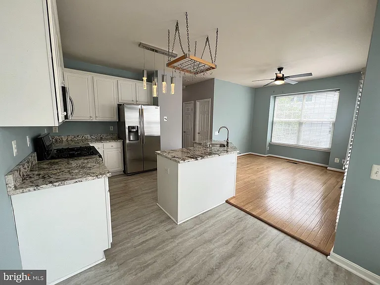 22464 Maison Carree Sq — Photo 7