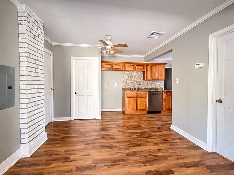 8801 W Adler St — Photo 10