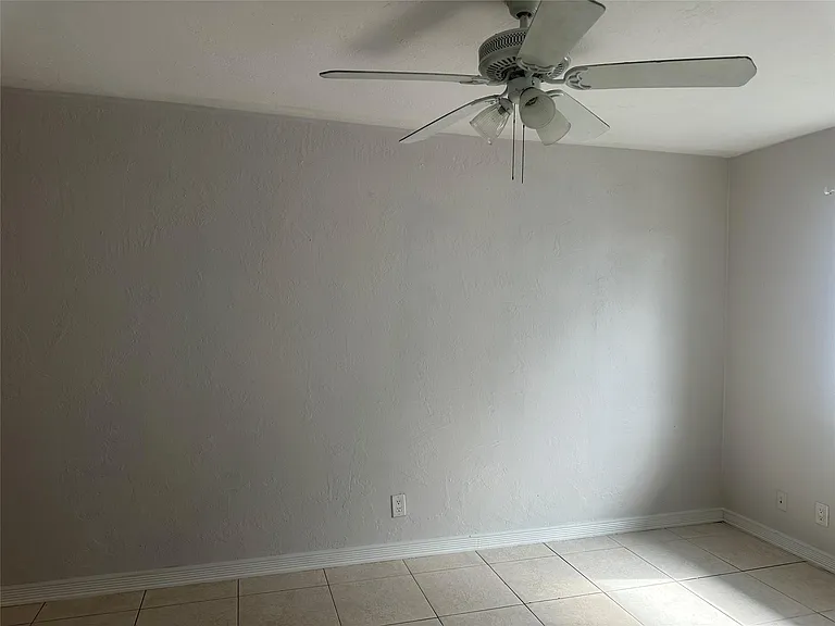 6109 SW 30th St #4 — Photo 12
