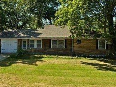 8105 E 80th Ter, Kansas City, MO, 64138