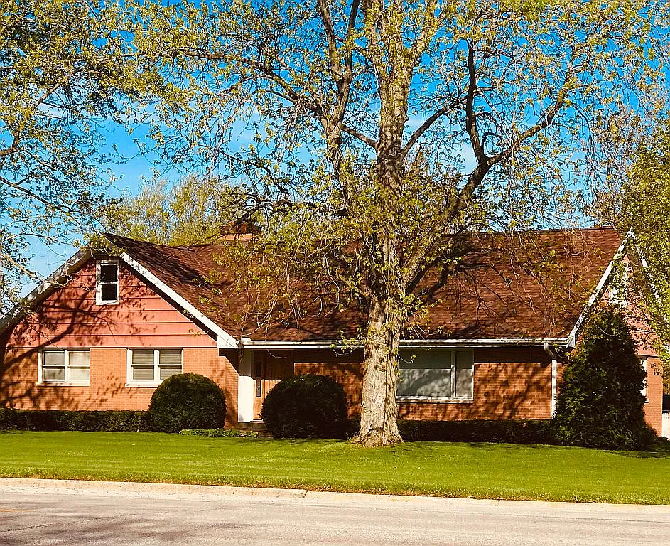 901 S Main St photo 1