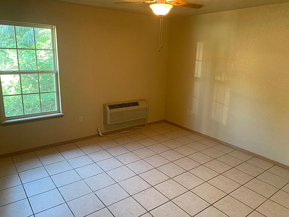 2nd image of 1004 N 24th St #B