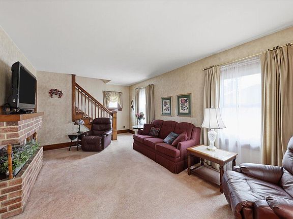 3rd image of 306 N Bechtle Ave