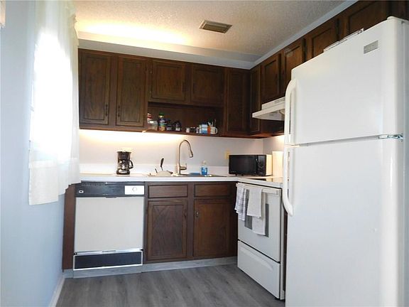 5th image of 76 Royal Oak Dr