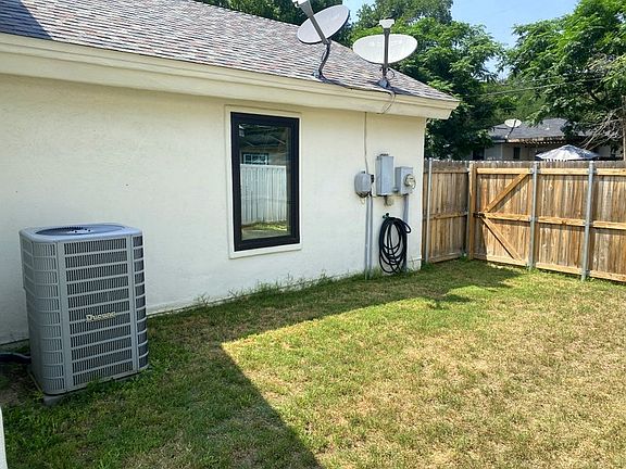 4th image of 628 Lois St