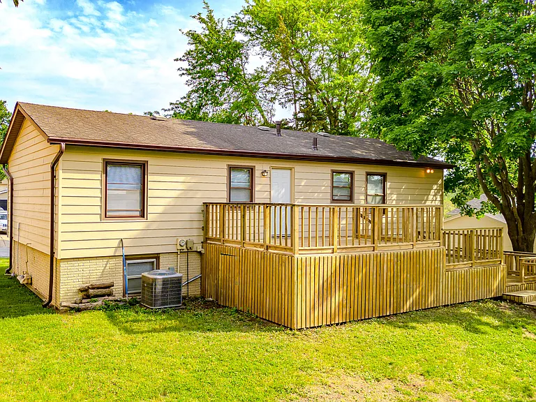 4363 Medina Dr — Photo 4