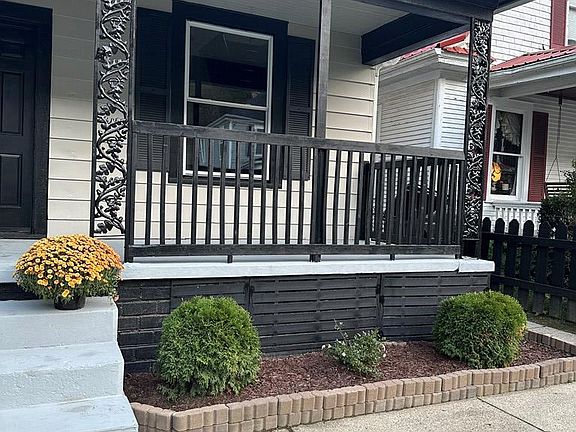 4th image of 616 Sycamore St