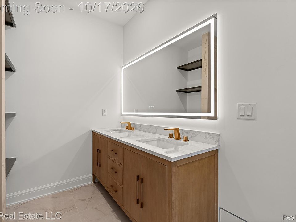 605 E Flint St, photo 26