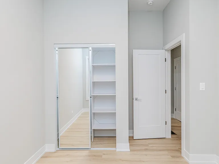 4543 S Saint Lawrence Ave #3R — Photo 5