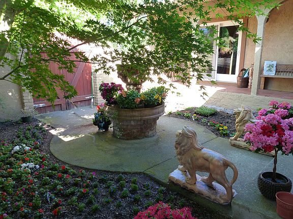 Entry Patio Garden