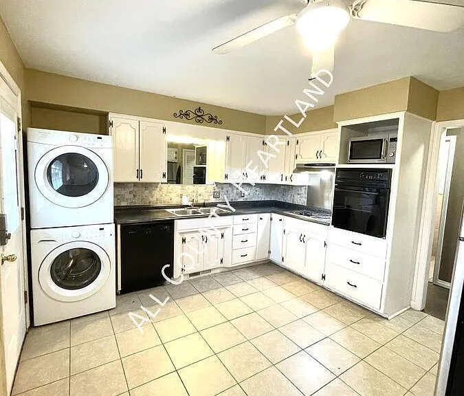 1100 Fenwick Pl — Photo 3