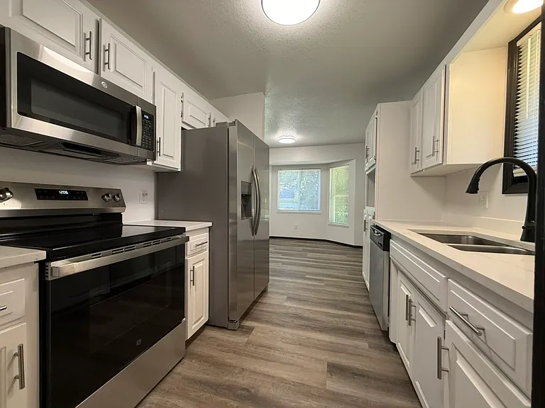 2627 E Verona St — Photo 19
