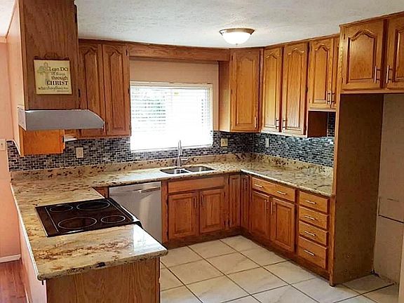 2nd image of 602 Stonewall Dr