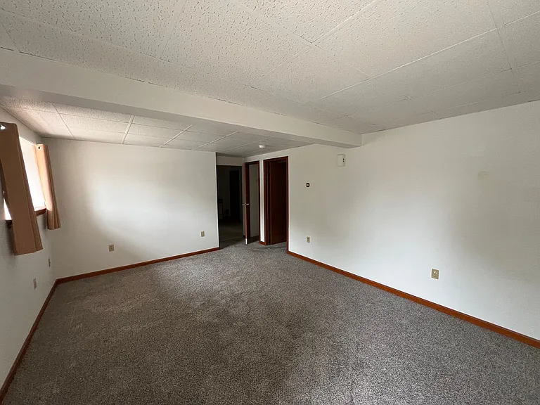 301 E Elm St — Photo 8