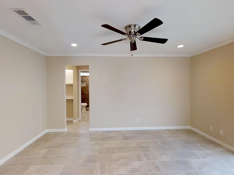 2012 Coach Dr — Photo 10