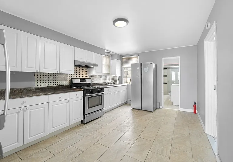 6113 Washington St #3 — Photo 7