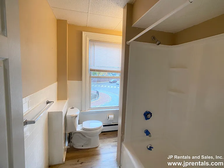 388 Centre St #2 — Photo 8