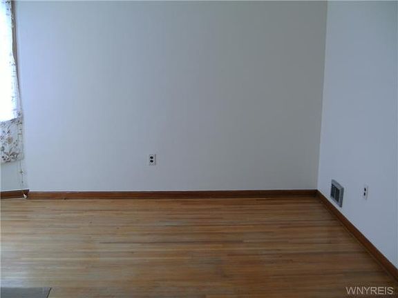 2nd image of 1704 Hyde Park Blvd
