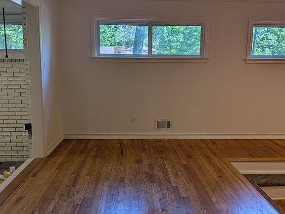 5th image of 578 Oakland Dr SE