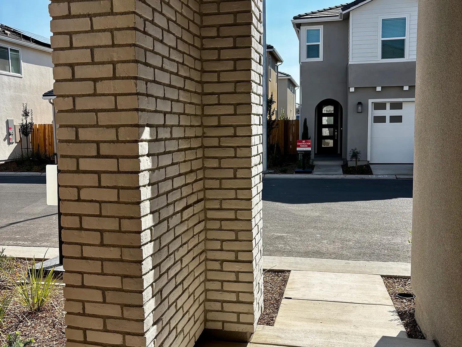 3 bed, 2.5 bath, 1651 sqft, $2,600 — Photo 4