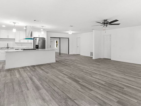 5th image of 4996 49th St