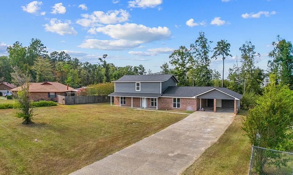 1st image of 31 Chestnut Cir