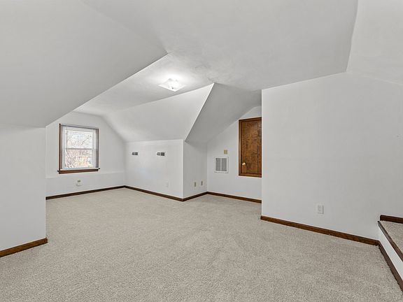 3rd image of 828 Jo Anne Cir