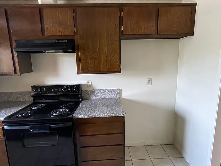 718 N Monterey St — Photo 28