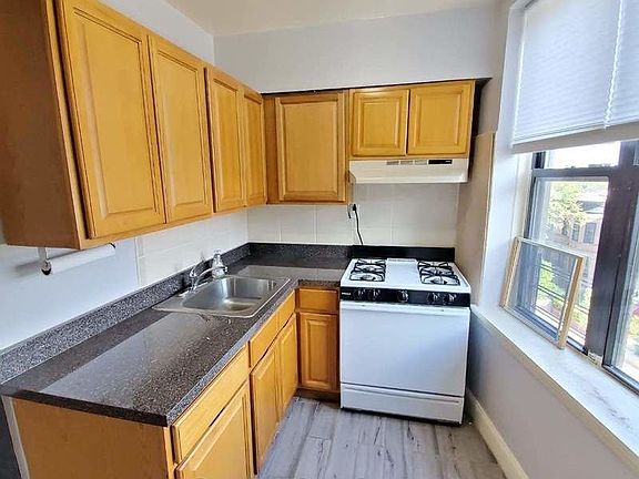 5th image of 1023 Carroll St APT 4B