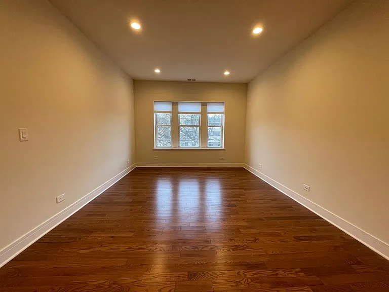 1145 W Lunt Ave — Photo 20