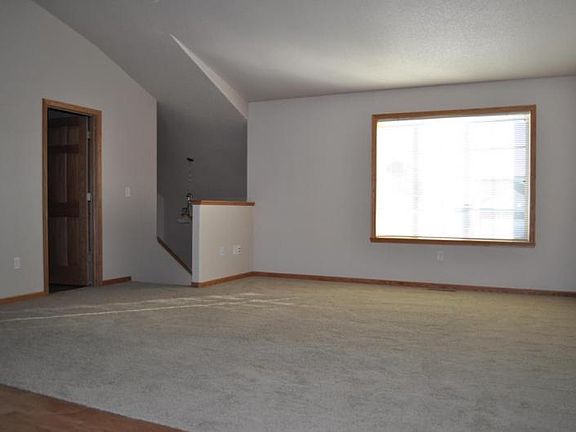 5th image of 3542 23rd Ave S