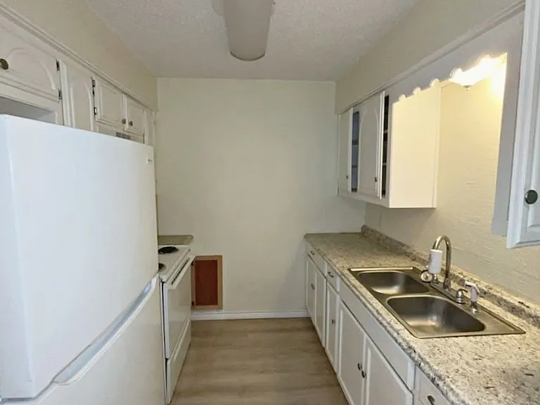 Greenswest Apartments — Photo 49