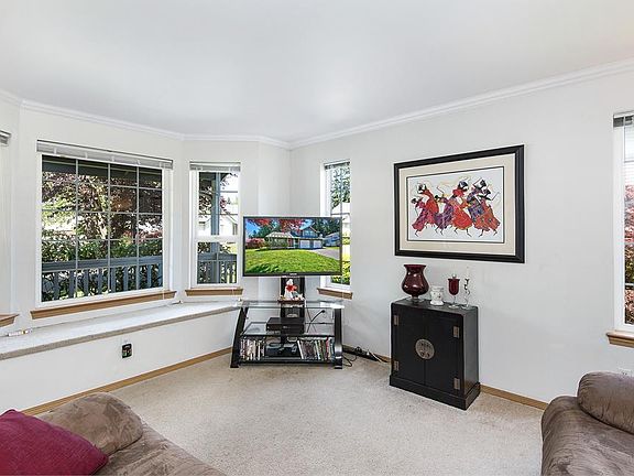4th image of 8509 Covina Loop NE