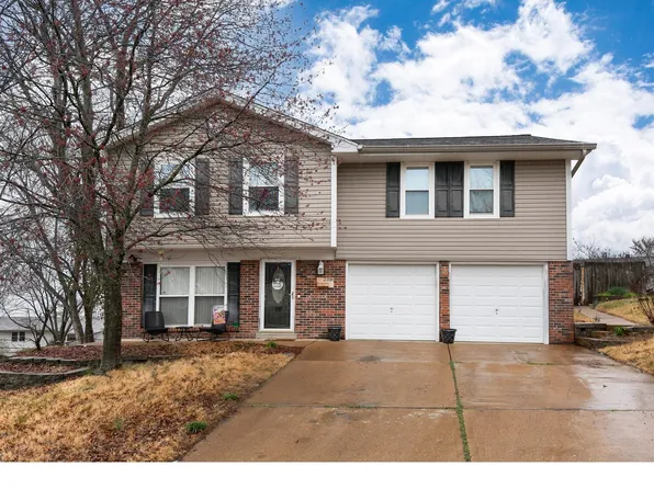 2316 Nantucket Ct, High Ridge, MO 63049