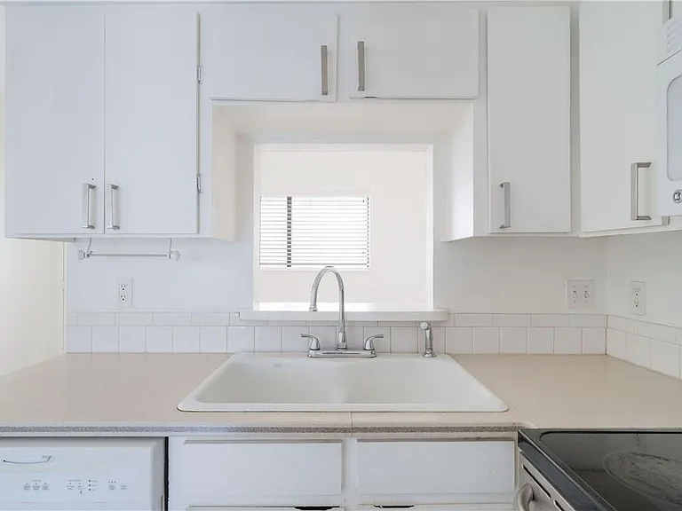 2605 Enfield Rd #110 — Photo 22