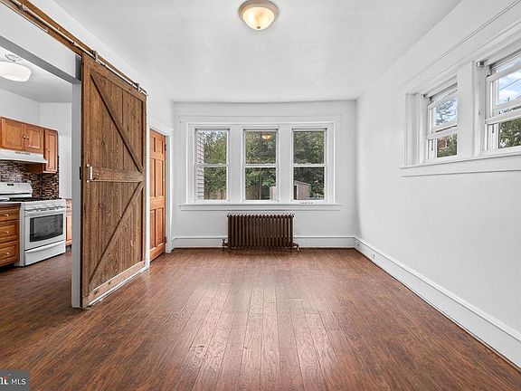 4th image of 129 E 24th St