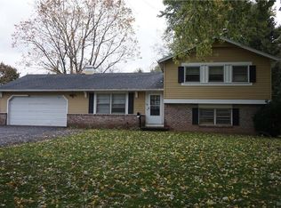 30 Stonehill Dr, Rochester, NY 14615