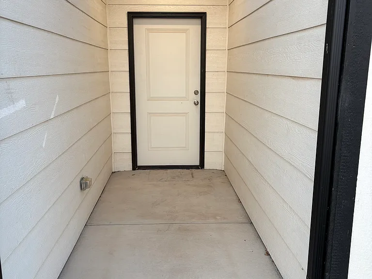 210 N Hoover St #210 — Photo 2