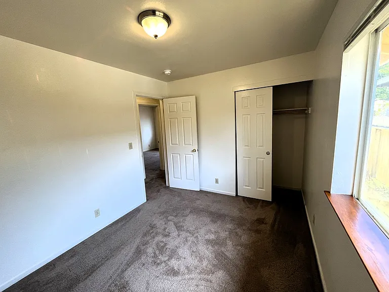 2025 Thiel Ave — Photo 10