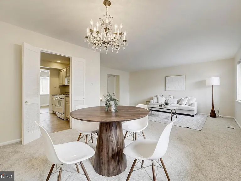 382 W Deer Park Rd — Photo 3