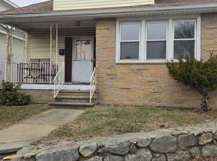 637 Post Rd, Warwick, RI 02888