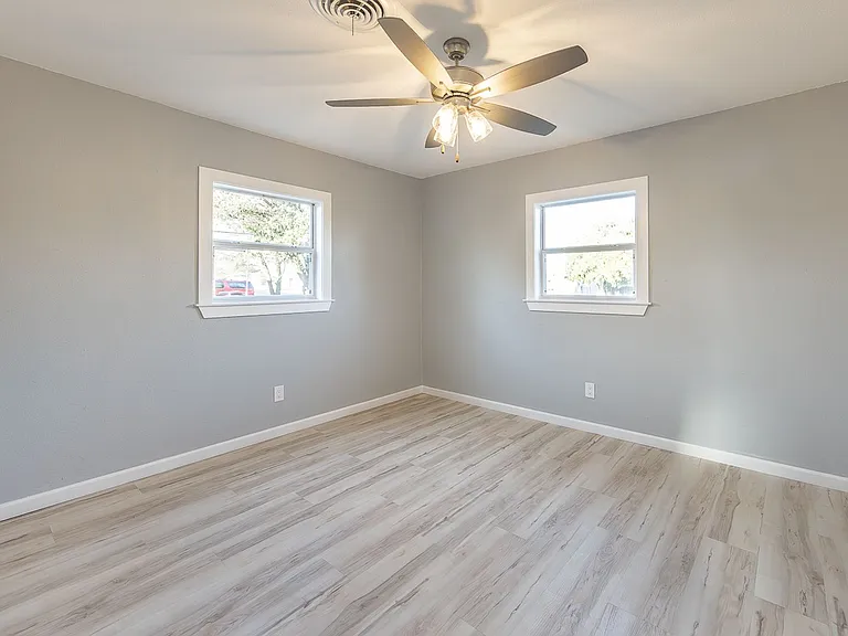 5409 Avenue D — Photo 6