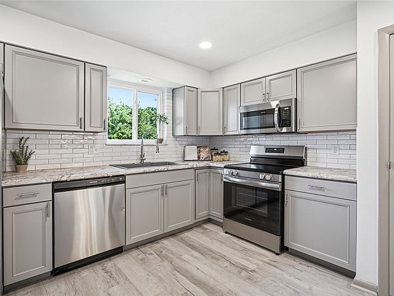 5th image of 1021 Bermuda Dr