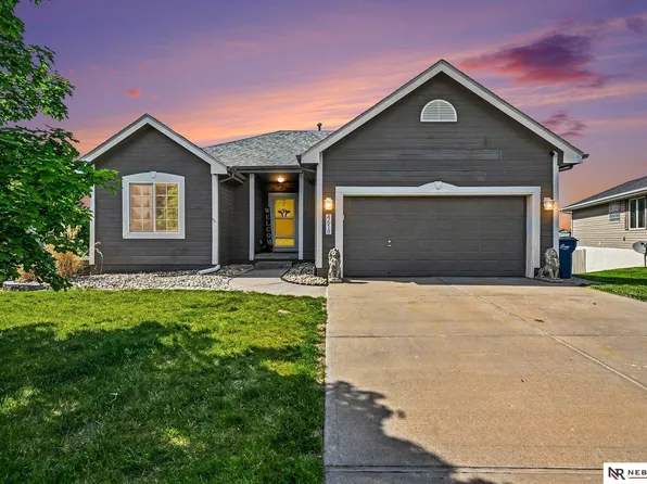 4618 Springview Dr, Papillion, NE 68133
