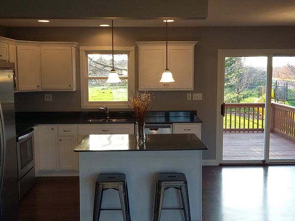 5th image of 104 Westminster Dr