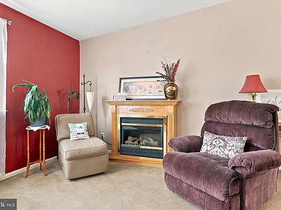 4th image of 9854 Cowden St